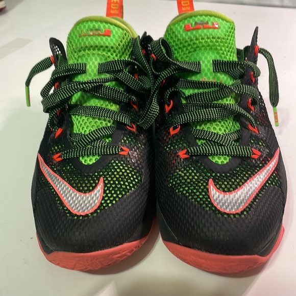 Nike LeBron 12 Low - Picture 2 of 7